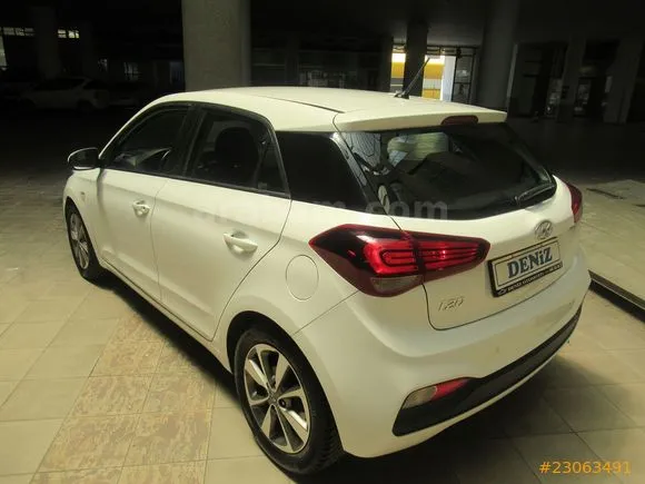 Hyundai i20 1.4 MPI Style Image 5